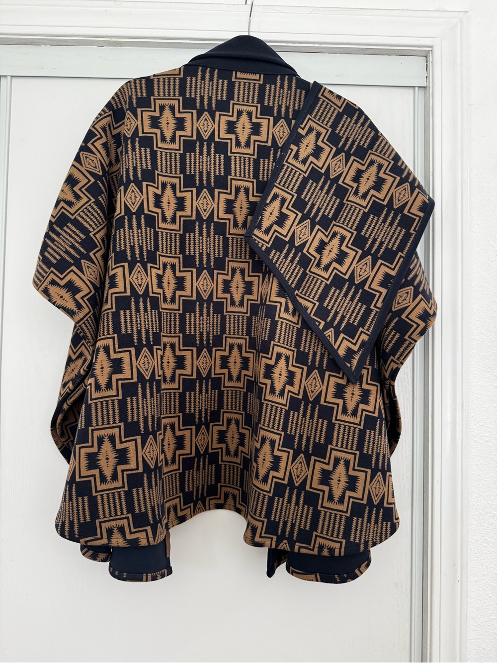 Pendleton Cape Poncho Geometric Southwest Navy Tan One Size - Picture 4 of 5